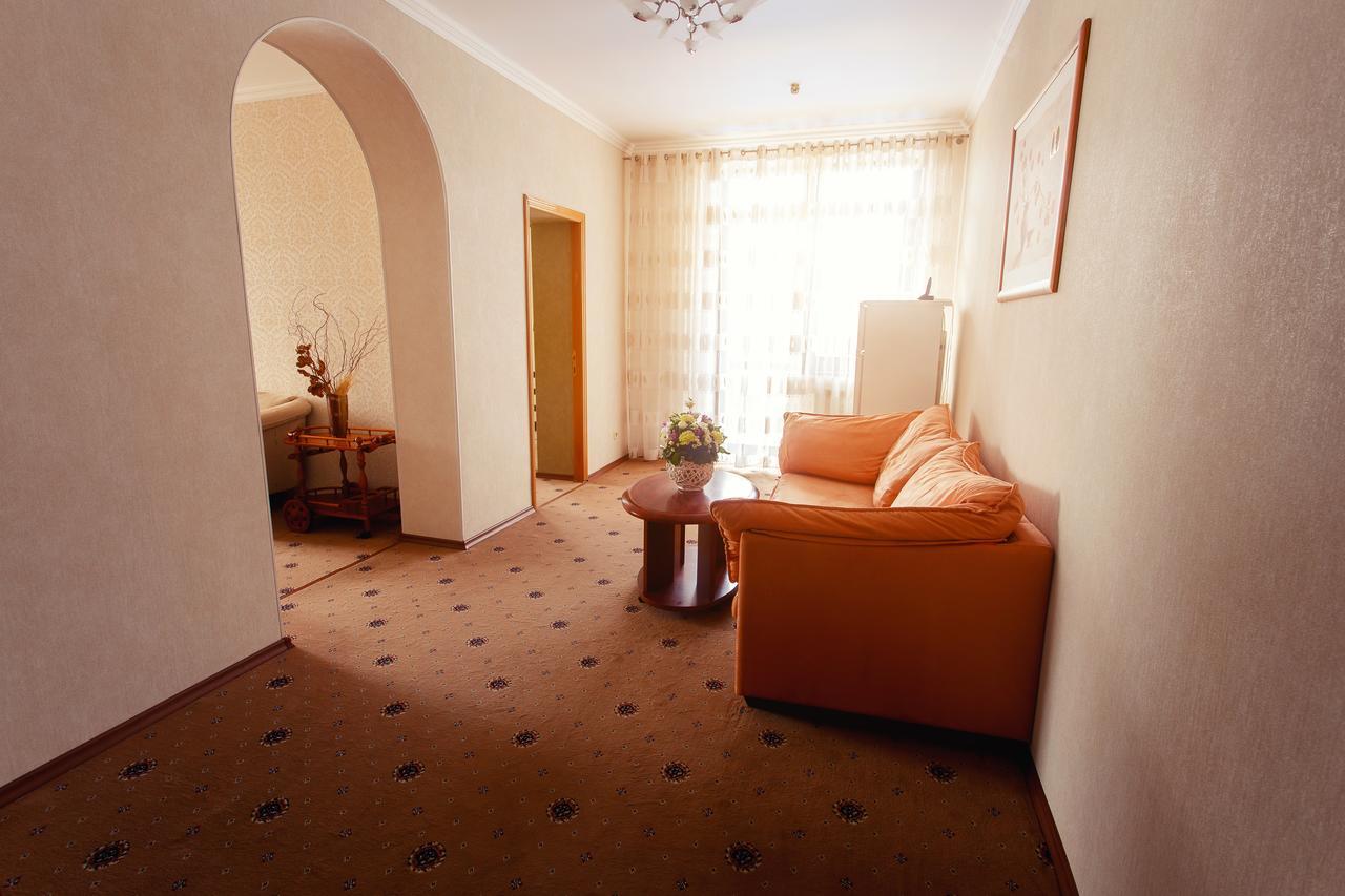 Pansionat Paradiz Hotel Polyana  Bagian luar foto