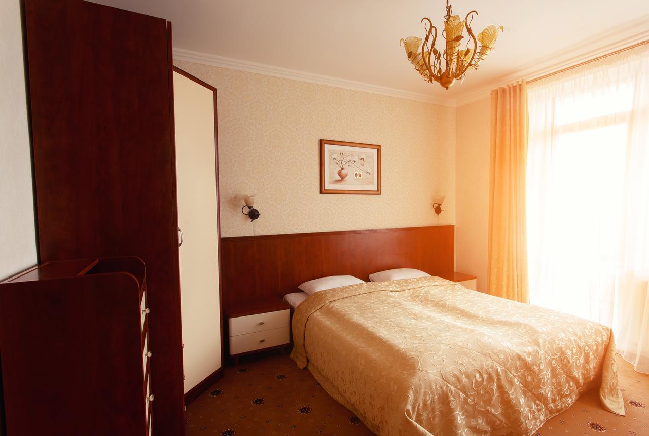Pansionat Paradiz Hotel Polyana  Bagian luar foto